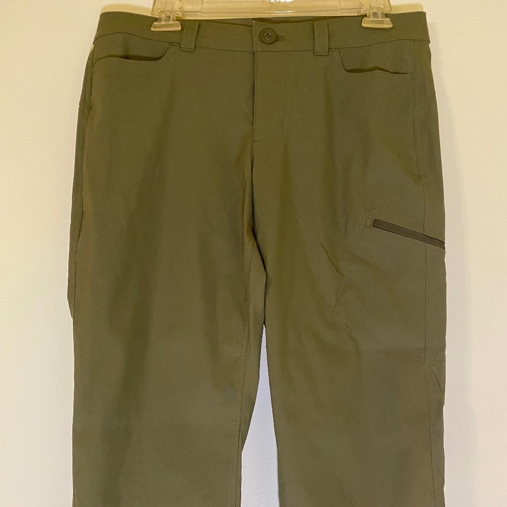 NWOT Eddie Bauer Rainier Capris Size 8 Sprig